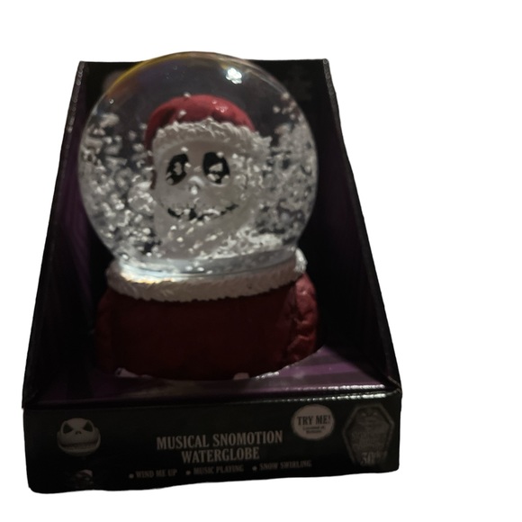 2023 Tim Burton's Water Globe musical wind up globe new - Picture 4 of 6